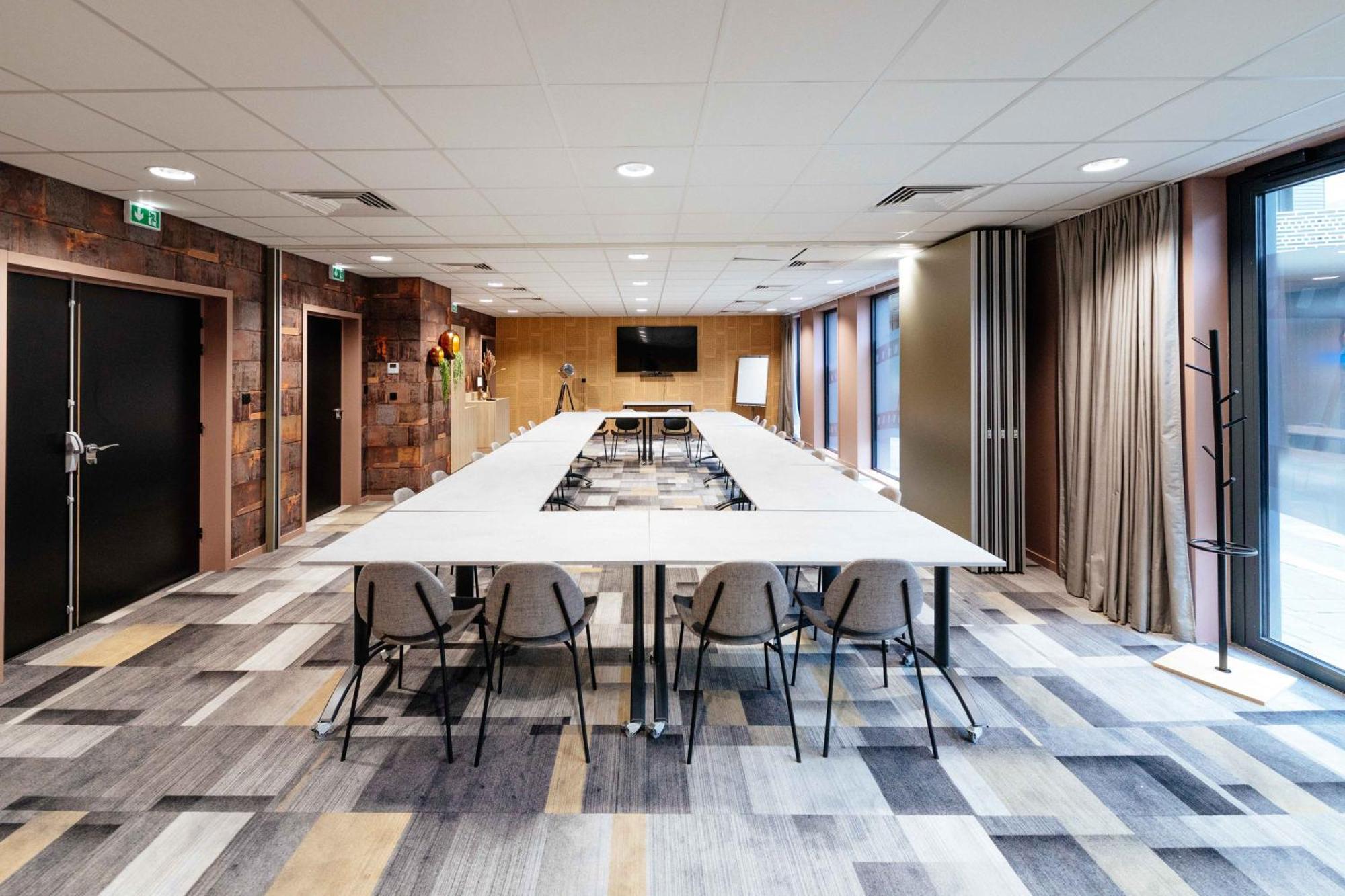 Ibis Styles Centre Hotel 3*